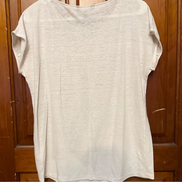 Size Medium Banana Republic Cream Flowy Top - Picture 4 of 4